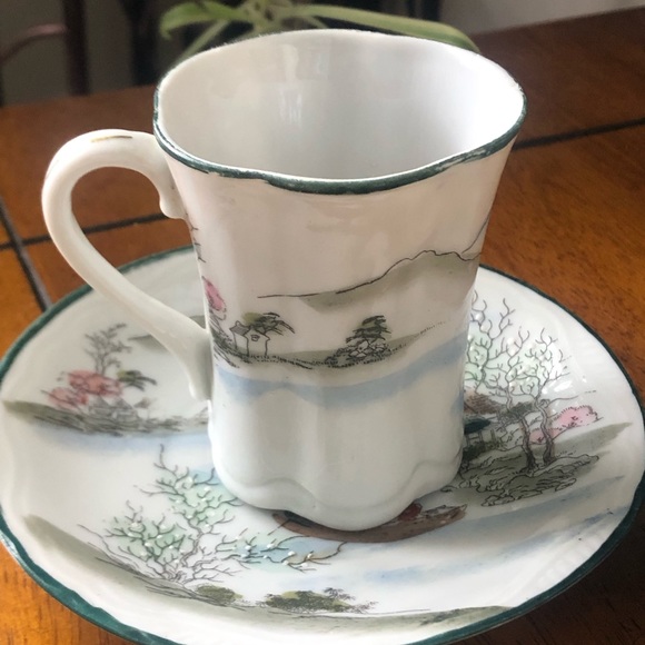 Vintage Nippon Japanese Hand Painted Teacups and Saucers - Picture 5 of 10